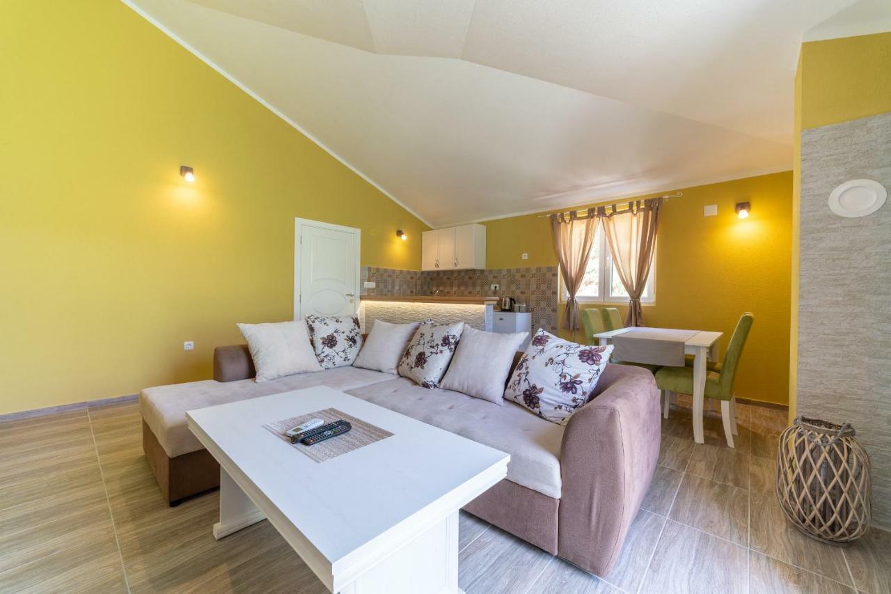 Apartments Kingfisher Virpazar Exterior photo
